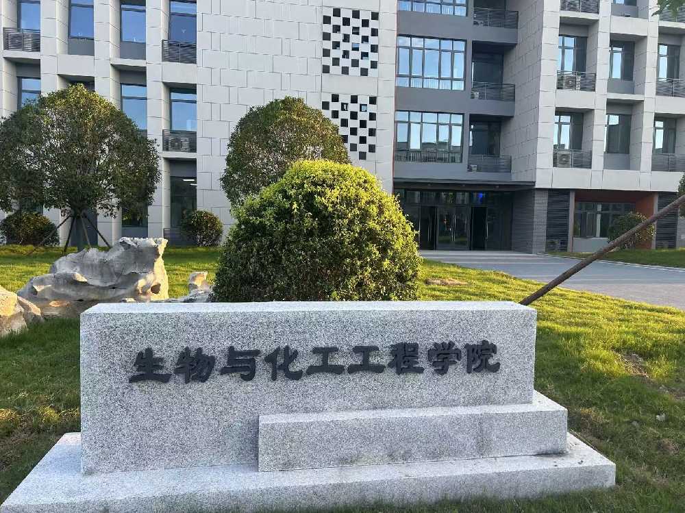 乌兰浩特市扬州职业大学体育场高杆灯项目